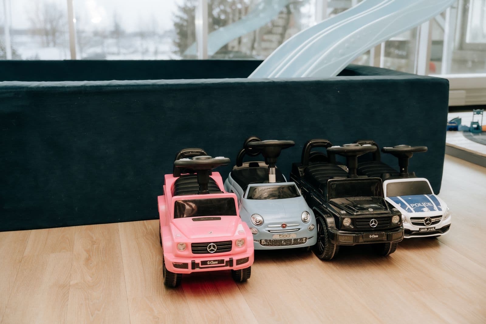 Pealeistutavad autod pallimere kõrval